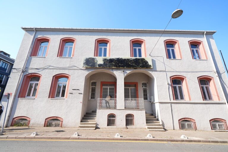 Nersesyan Okul Bİnası